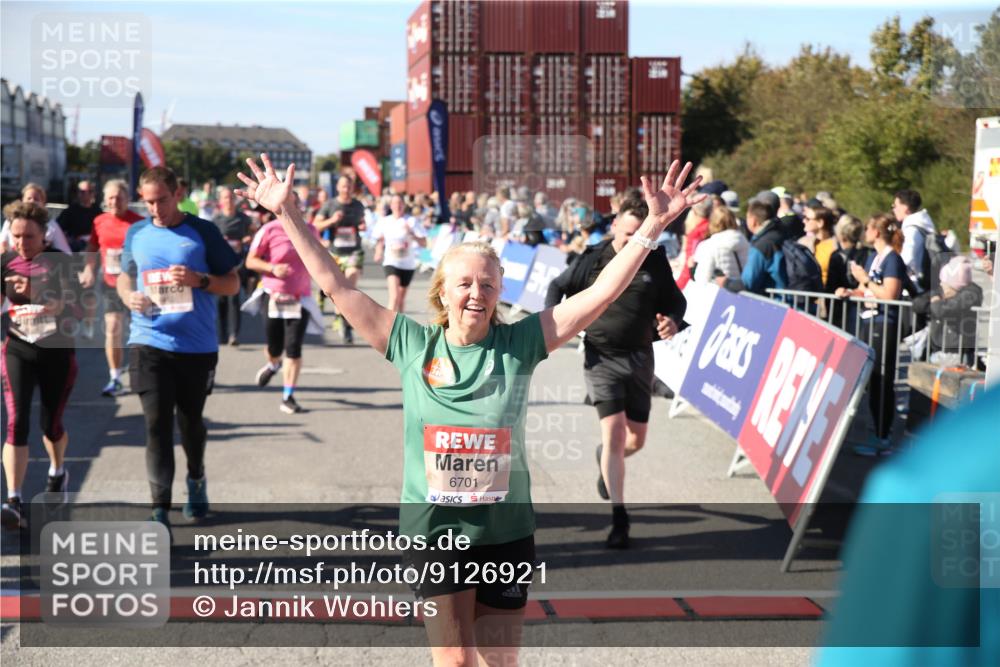 03.10.2025 - Köhlbrandbrückenlauf Jannik Wohlers http://msf.ph/oto/9126921 03.10.2025 13:24:12 Ziel 4286, 4442, 4529, 4657, 4698, 4942, 4943, 5085, 5321, 5350, 5387, 5389, 5419, 5432, 5986, 6119, 6168, 6169, 6442, 6443, 6557, 6643, 6701 meine-sportfotos.de