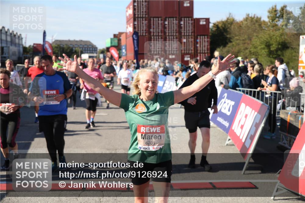 03.10.2025 - Köhlbrandbrückenlauf Jannik Wohlers http://msf.ph/oto/9126924 03.10.2025 13:24:12 Ziel 4286, 4442, 4529, 4657, 4698, 4942, 4943, 5085, 5321, 5350, 5387, 5389, 5419, 5432, 5986, 6119, 6168, 6169, 6442, 6443, 6557, 6643, 6701 meine-sportfotos.de