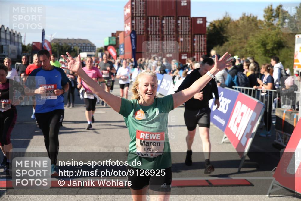 03.10.2025 - Köhlbrandbrückenlauf Jannik Wohlers http://msf.ph/oto/9126925 03.10.2025 13:24:12 Ziel 4286, 4442, 4529, 4657, 4698, 4942, 4943, 5085, 5321, 5350, 5387, 5389, 5419, 5432, 5986, 6119, 6168, 6169, 6442, 6443, 6557, 6643, 6701 meine-sportfotos.de