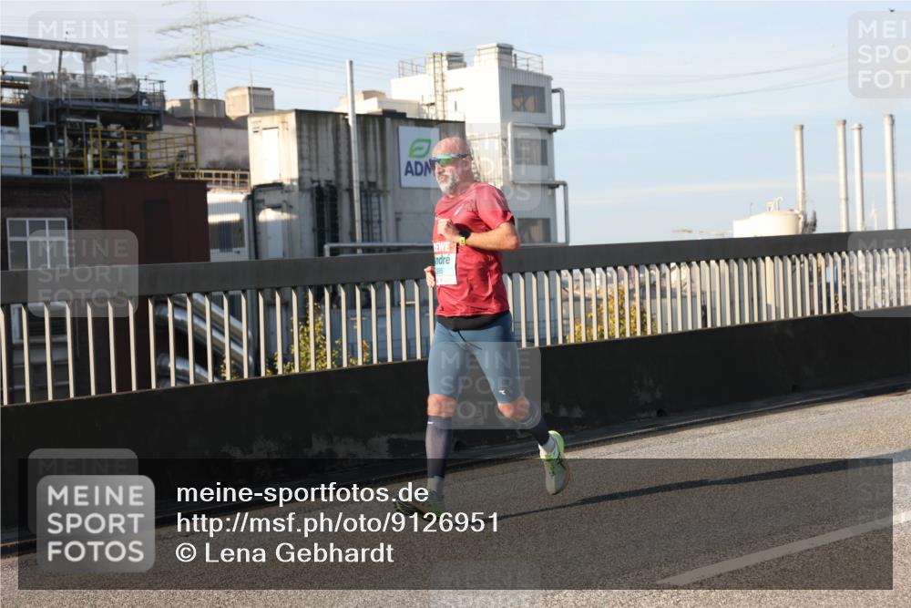 03.10.2025 - Köhlbrandbrückenlauf Lena Gebhardt http://msf.ph/oto/9126951 03.10.2025 09:46:47 Position 2 995 meine-sportfotos.de