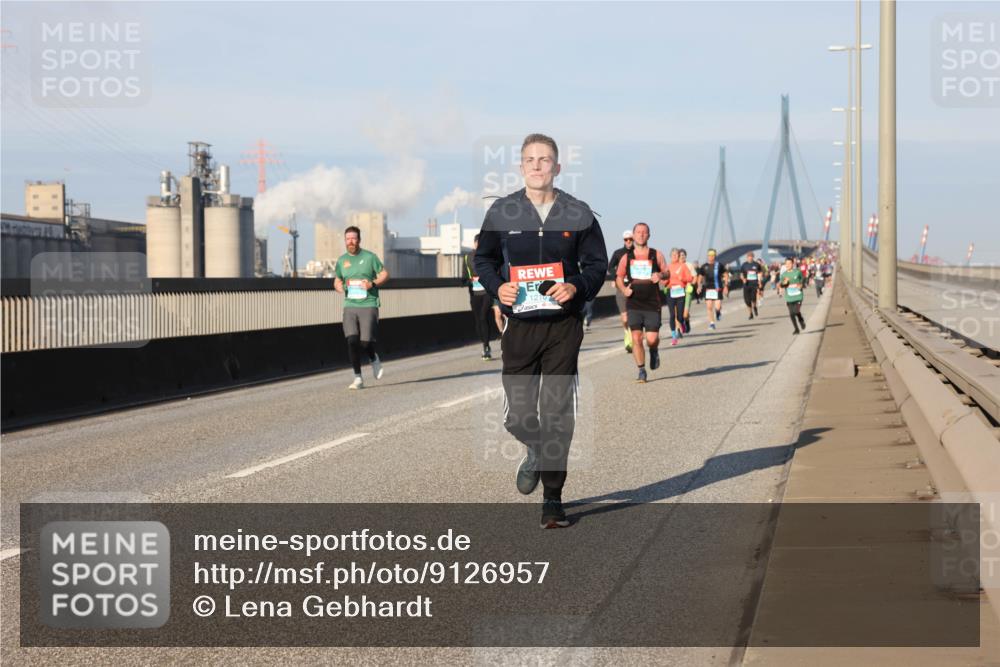 03.10.2025 - Köhlbrandbrückenlauf Lena Gebhardt http://msf.ph/oto/9126957 03.10.2025 09:46:48 Position 2 1218 meine-sportfotos.de