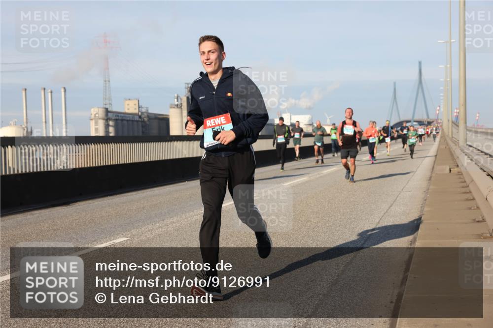 03.10.2025 - Köhlbrandbrückenlauf Lena Gebhardt http://msf.ph/oto/9126991 03.10.2025 09:46:49 Position 2  meine-sportfotos.de