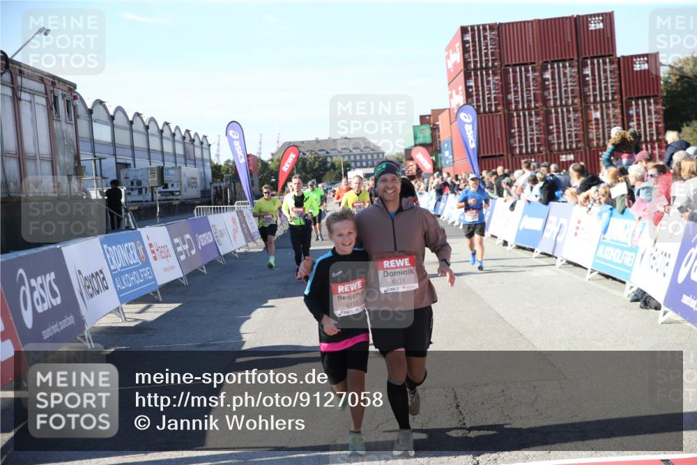 03.10.2025 - Köhlbrandbrückenlauf Jannik Wohlers http://msf.ph/oto/9127058 03.10.2025 13:24:41 Ziel 4535, 4786, 4810, 5150, 5394, 6039, 6113, 6114, 6149, 6150, 6198, 6210, 6211, 6473, 6551, 6598, 6599 meine-sportfotos.de