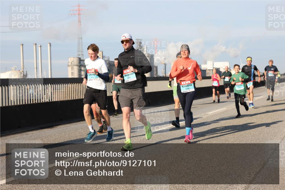 03.10.2025 - Köhlbrandbrückenlauf Lena Gebhardt http://msf.ph/oto/9127101 03.10.2025 09:46:55 Position 2 3111, 1207, 1595 meine-sportfotos.de