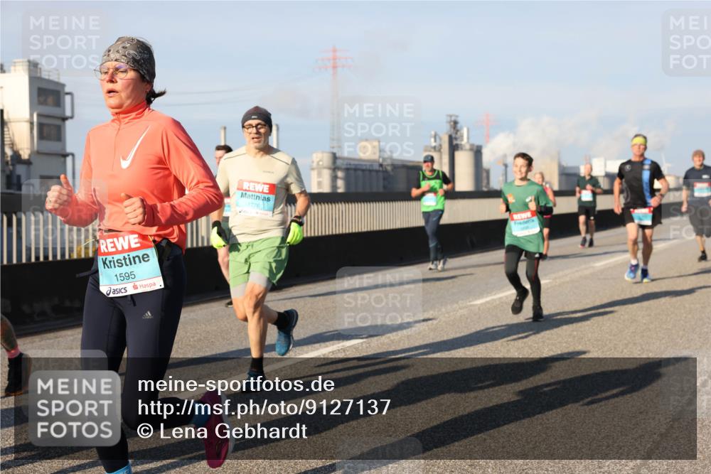 03.10.2025 - Köhlbrandbrückenlauf Lena Gebhardt http://msf.ph/oto/9127137 03.10.2025 09:46:57 Position 2 1595, 3082, 1776 meine-sportfotos.de
