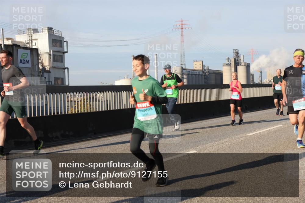03.10.2025 - Köhlbrandbrückenlauf Lena Gebhardt http://msf.ph/oto/9127155 03.10.2025 09:46:58 Position 2 3498, 3832 meine-sportfotos.de