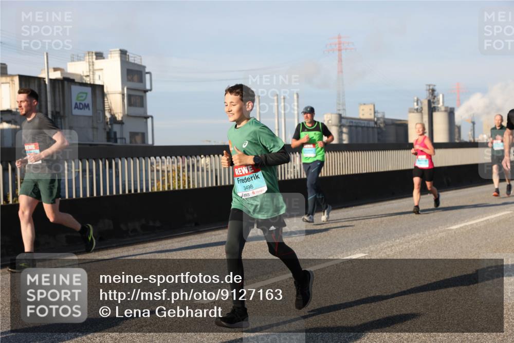 03.10.2025 - Köhlbrandbrückenlauf Lena Gebhardt http://msf.ph/oto/9127163 03.10.2025 09:46:58 Position 2 3498 meine-sportfotos.de