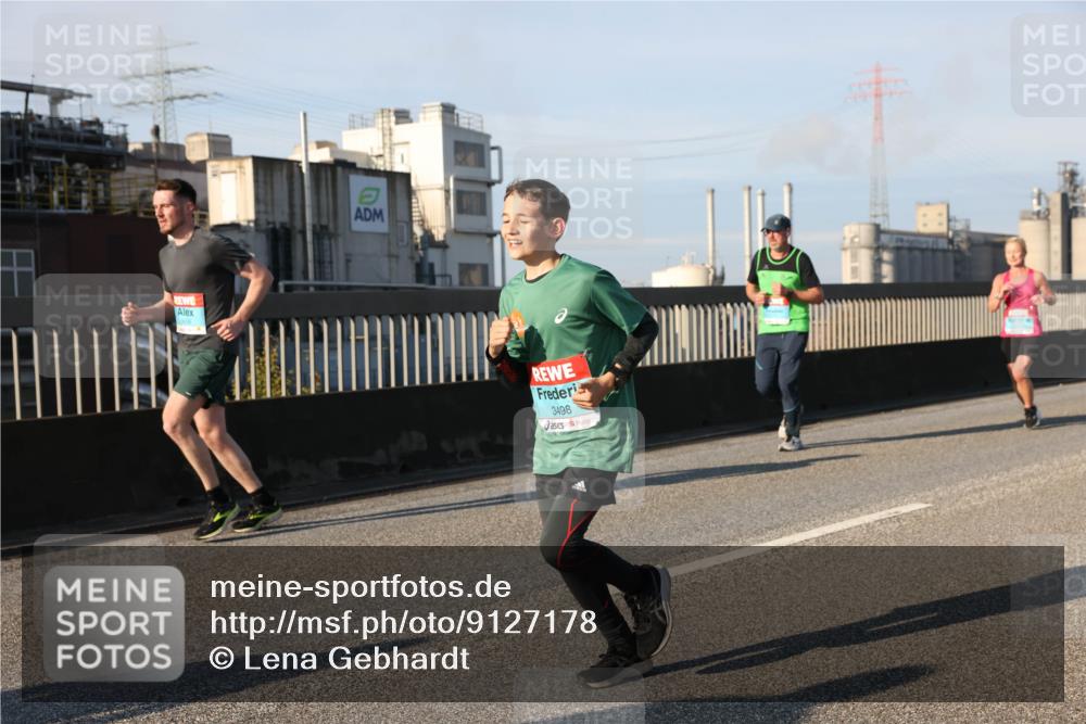 03.10.2025 - Köhlbrandbrückenlauf Lena Gebhardt http://msf.ph/oto/9127178 03.10.2025 09:46:58 Position 2 3498 meine-sportfotos.de