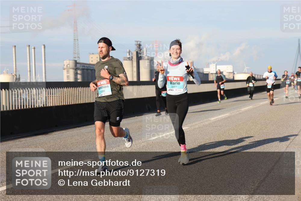 03.10.2025 - Köhlbrandbrückenlauf Lena Gebhardt http://msf.ph/oto/9127319 03.10.2025 09:47:06 Position 2 1088, 3227 meine-sportfotos.de