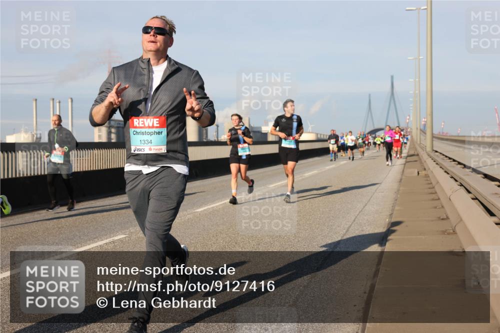 03.10.2025 - Köhlbrandbrückenlauf Lena Gebhardt http://msf.ph/oto/9127416 03.10.2025 09:47:13 Position 2 1334 meine-sportfotos.de