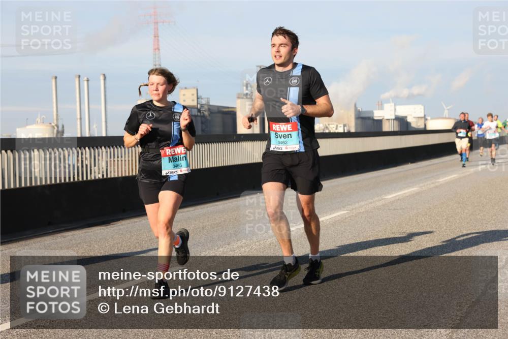 03.10.2025 - Köhlbrandbrückenlauf Lena Gebhardt http://msf.ph/oto/9127438 03.10.2025 09:47:14 Position 2 3465, 3462 meine-sportfotos.de