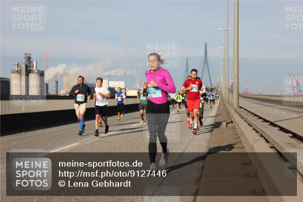 03.10.2025 - Köhlbrandbrückenlauf Lena Gebhardt http://msf.ph/oto/9127446 03.10.2025 09:47:19 Position 2 3766, 19 meine-sportfotos.de