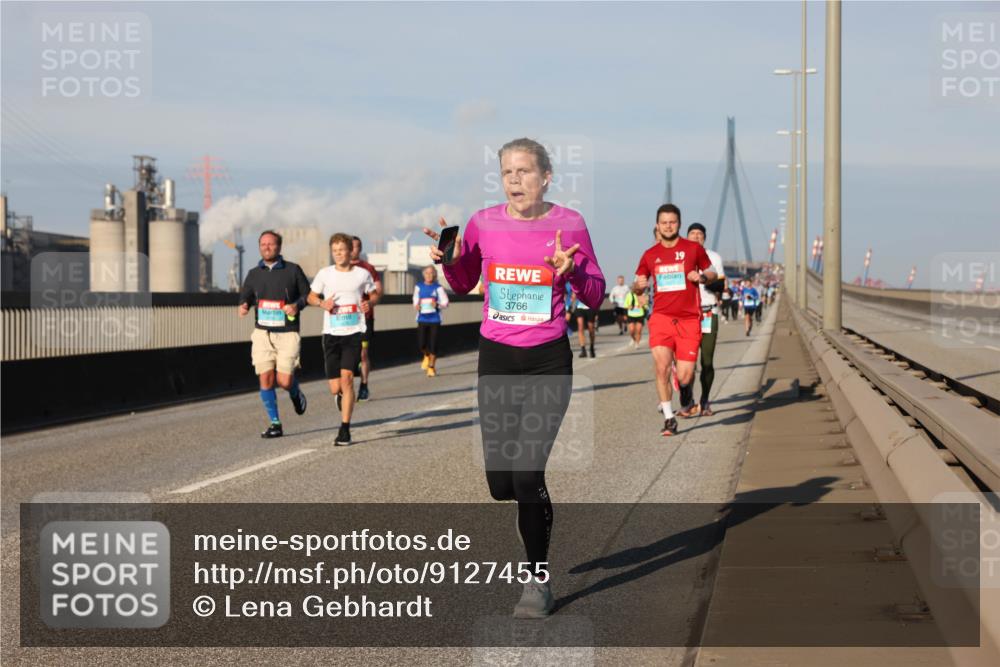 03.10.2025 - Köhlbrandbrückenlauf Lena Gebhardt http://msf.ph/oto/9127455 03.10.2025 09:47:19 Position 2 3766, 19 meine-sportfotos.de