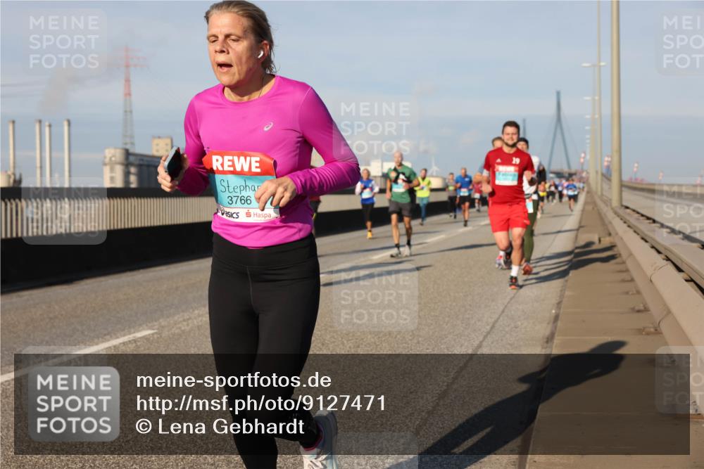 03.10.2025 - Köhlbrandbrückenlauf Lena Gebhardt http://msf.ph/oto/9127471 03.10.2025 09:47:20 Position 2 3766 meine-sportfotos.de