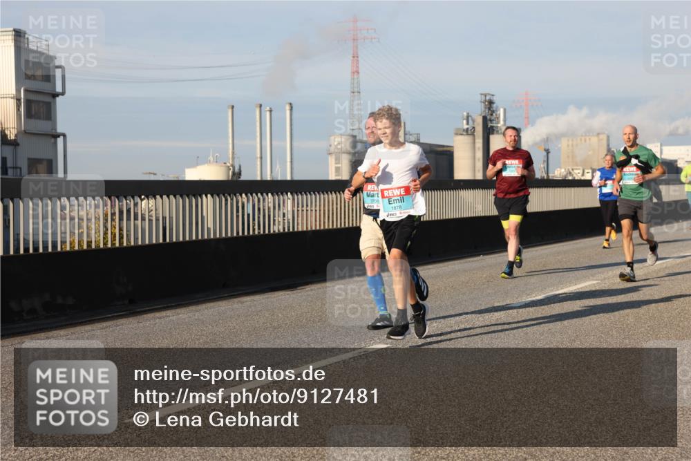 03.10.2025 - Köhlbrandbrückenlauf Lena Gebhardt http://msf.ph/oto/9127481 03.10.2025 09:47:21 Position 2 3708, 1878, 1 meine-sportfotos.de