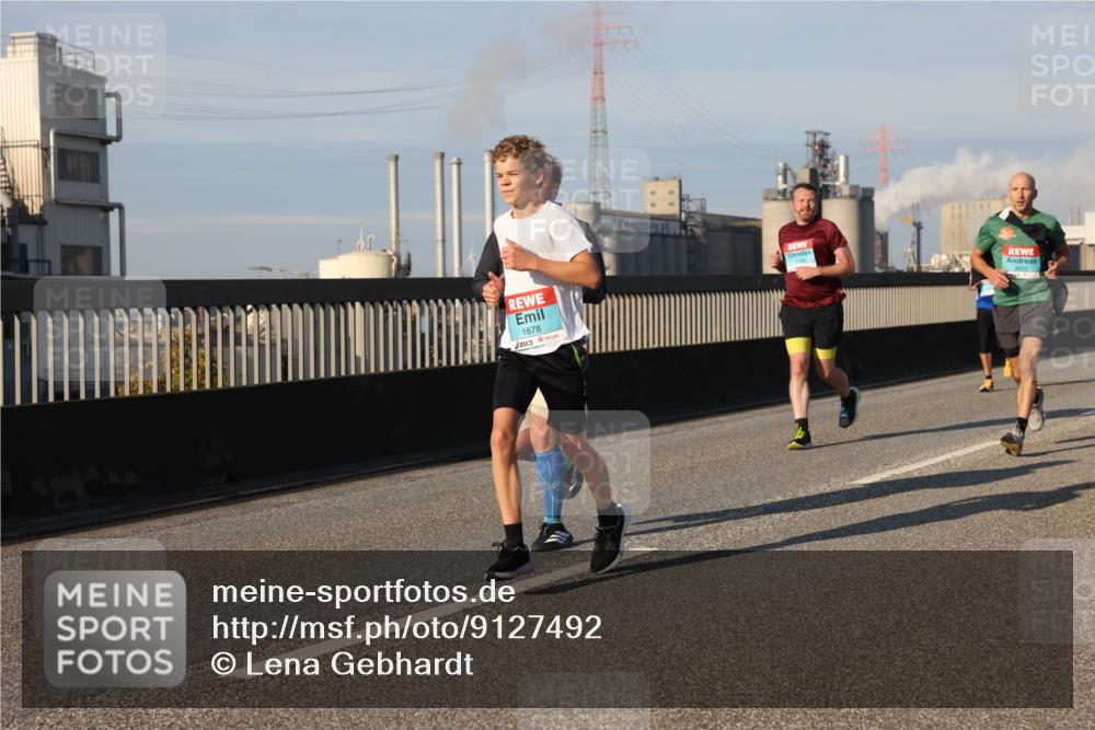 03.10.2025 - Köhlbrandbrückenlauf Lena Gebhardt http://msf.ph/oto/9127492 03.10.2025 09:47:22 Position 2 1878, 3073 meine-sportfotos.de