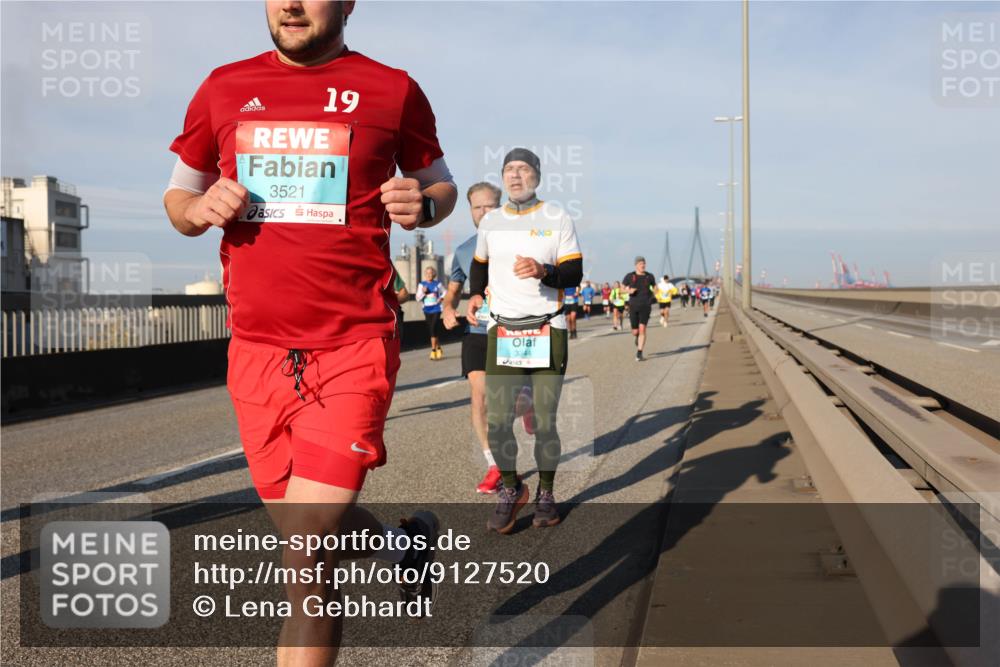 03.10.2025 - Köhlbrandbrückenlauf Lena Gebhardt http://msf.ph/oto/9127520 03.10.2025 09:47:23 Position 2 19, 3521, 3344 meine-sportfotos.de