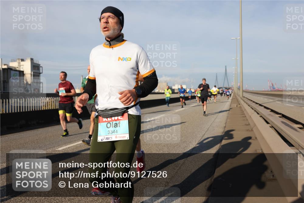 03.10.2025 - Köhlbrandbrückenlauf Lena Gebhardt http://msf.ph/oto/9127526 03.10.2025 09:47:24 Position 2 3344 meine-sportfotos.de