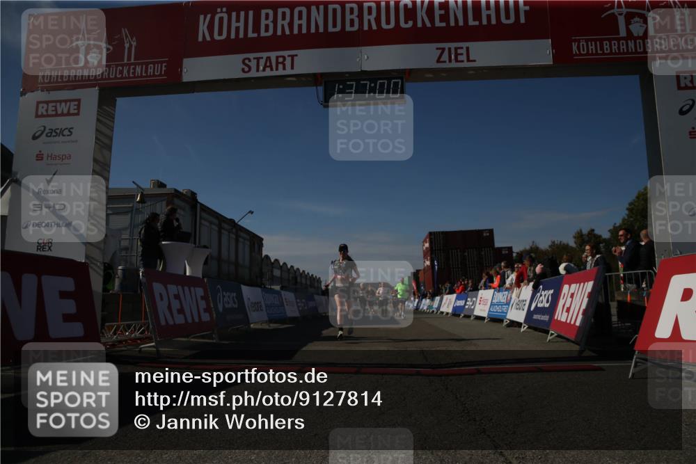 03.10.2025 - Köhlbrandbrückenlauf Jannik Wohlers http://msf.ph/oto/9127814 03.10.2025 13:37:00 Ziel 5287, 5313, 5592, 5808 meine-sportfotos.de