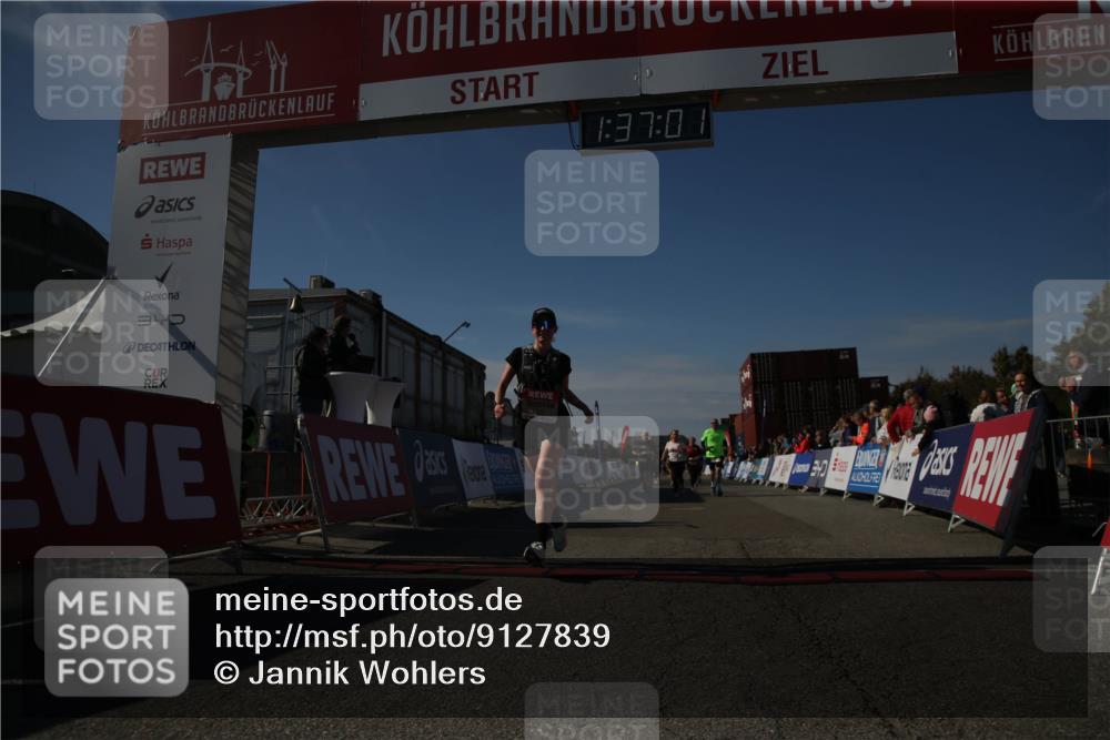 03.10.2025 - Köhlbrandbrückenlauf Jannik Wohlers http://msf.ph/oto/9127839 03.10.2025 13:37:02 Ziel 5287, 5313, 5507, 5592, 6104 meine-sportfotos.de