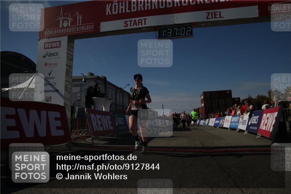 03.10.2025 - Köhlbrandbrückenlauf Jannik Wohlers http://msf.ph/oto/9127844 03.10.2025 13:37:02 Ziel 5287, 5313, 5507, 5592, 6104 meine-sportfotos.de