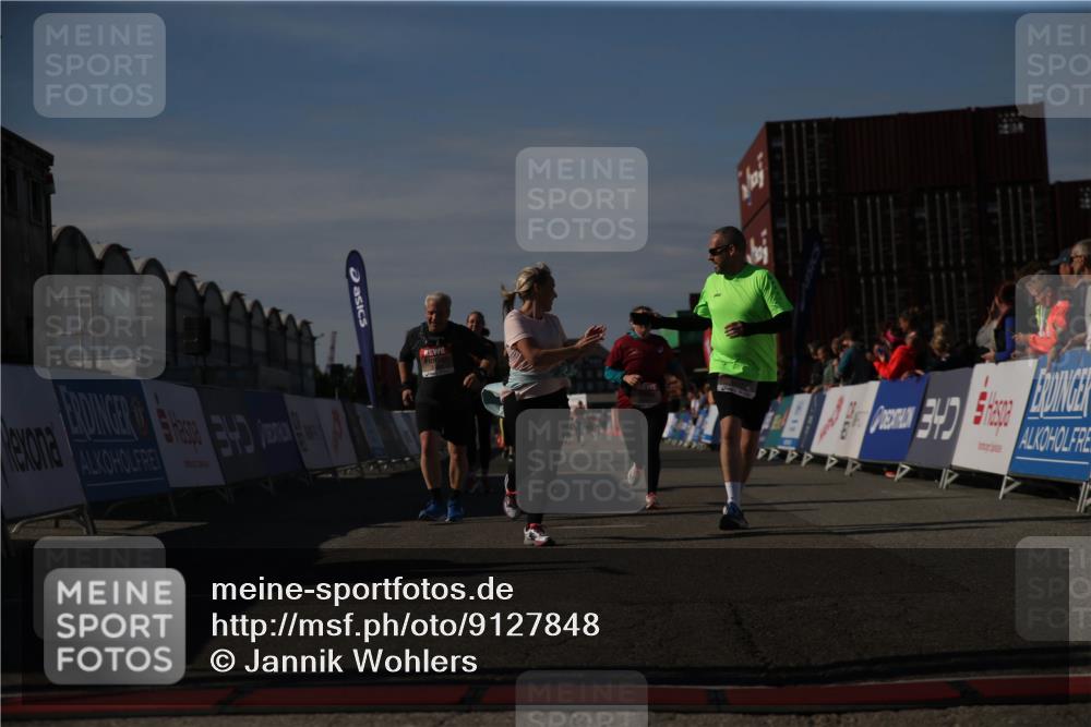 03.10.2025 - Köhlbrandbrückenlauf Jannik Wohlers http://msf.ph/oto/9127848 03.10.2025 13:37:04 Ziel 5262, 5287, 5303, 5507, 5592, 6104, 6380, 6381 meine-sportfotos.de