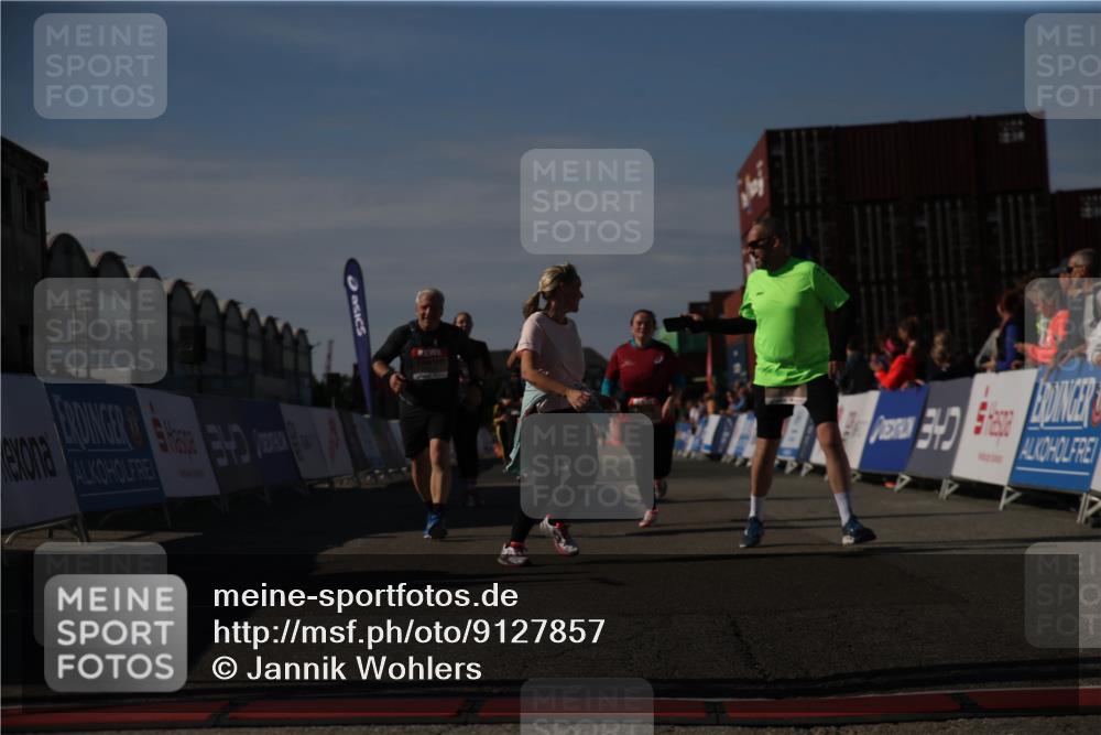 03.10.2025 - Köhlbrandbrückenlauf Jannik Wohlers http://msf.ph/oto/9127857 03.10.2025 13:37:05 Ziel 5262, 5287, 5303, 5507, 5592, 6104, 6380, 6381 meine-sportfotos.de