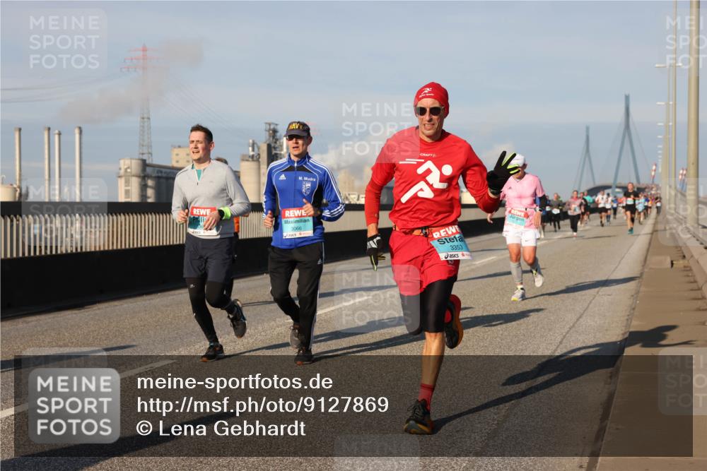 03.10.2025 - Köhlbrandbrückenlauf Lena Gebhardt http://msf.ph/oto/9127869 03.10.2025 09:47:42 Position 2 3066, 3353 meine-sportfotos.de