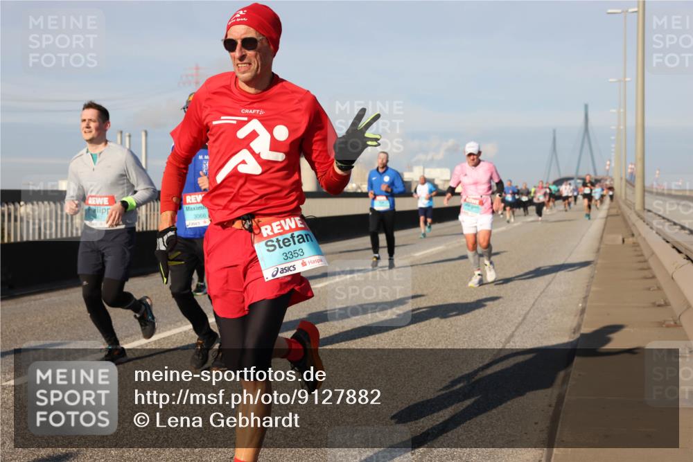 03.10.2025 - Köhlbrandbrückenlauf Lena Gebhardt http://msf.ph/oto/9127882 03.10.2025 09:47:43 Position 2 3066, 3353 meine-sportfotos.de