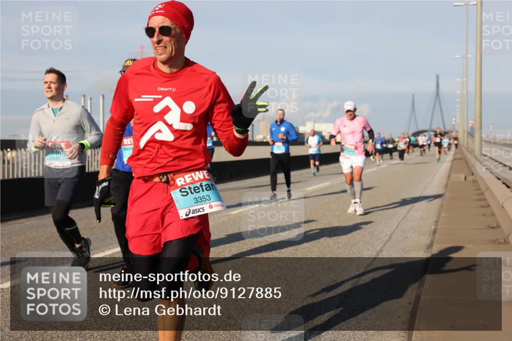 03.10.2025 - Köhlbrandbrückenlauf Lena Gebhardt http://msf.ph/oto/9127885 03.10.2025 09:47:43 Position 2 3353 meine-sportfotos.de