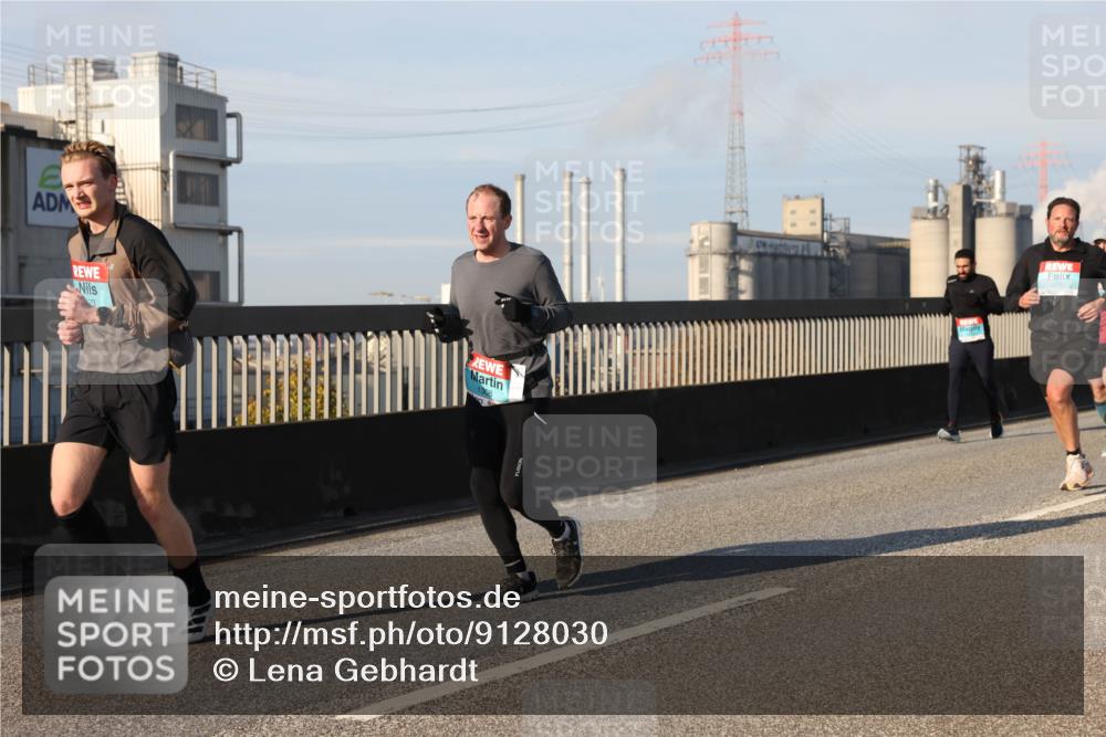 03.10.2025 - Köhlbrandbrückenlauf Lena Gebhardt http://msf.ph/oto/9128030 03.10.2025 09:47:55 Position 2  meine-sportfotos.de
