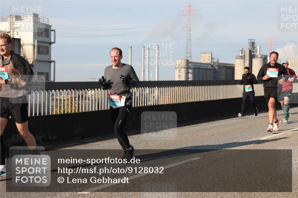 03.10.2025 - Köhlbrandbrückenlauf Lena Gebhardt http://msf.ph/oto/9128032 03.10.2025 09:47:55 Position 2 23 meine-sportfotos.de
