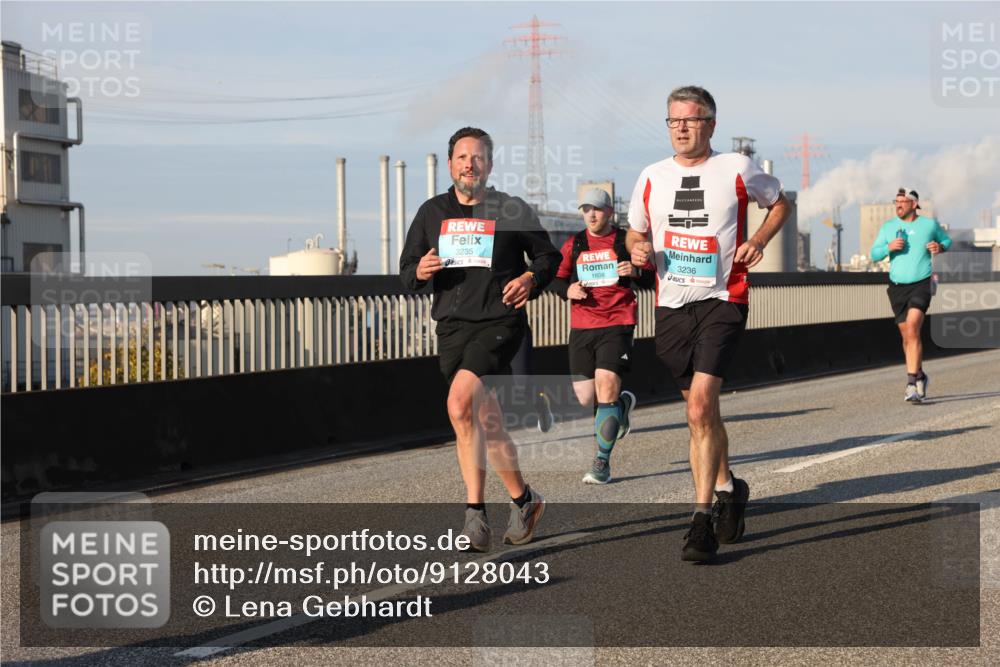 03.10.2025 - Köhlbrandbrückenlauf Lena Gebhardt http://msf.ph/oto/9128043 03.10.2025 09:47:56 Position 2 3235, 1808, 3236 meine-sportfotos.de