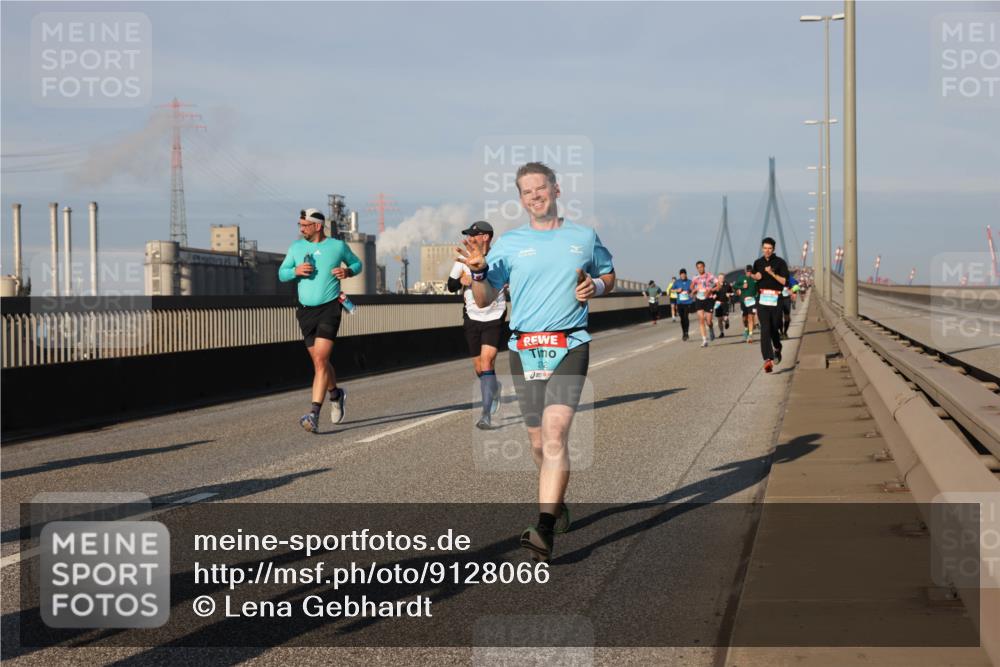 03.10.2025 - Köhlbrandbrückenlauf Lena Gebhardt http://msf.ph/oto/9128066 03.10.2025 09:47:58 Position 2 212 meine-sportfotos.de