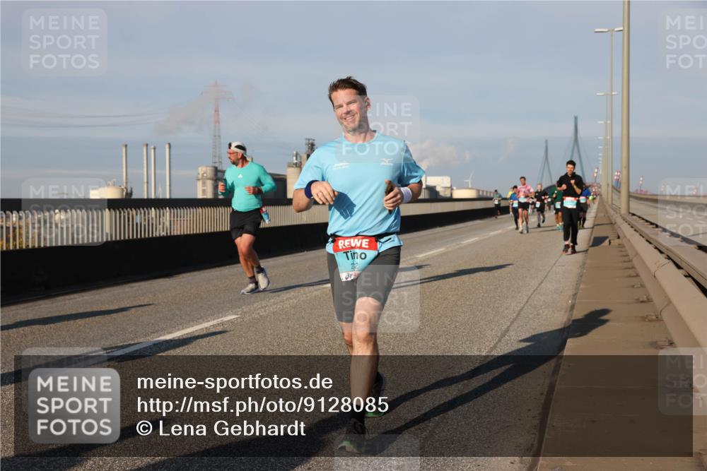 03.10.2025 - Köhlbrandbrückenlauf Lena Gebhardt http://msf.ph/oto/9128085 03.10.2025 09:47:59 Position 2 22 meine-sportfotos.de