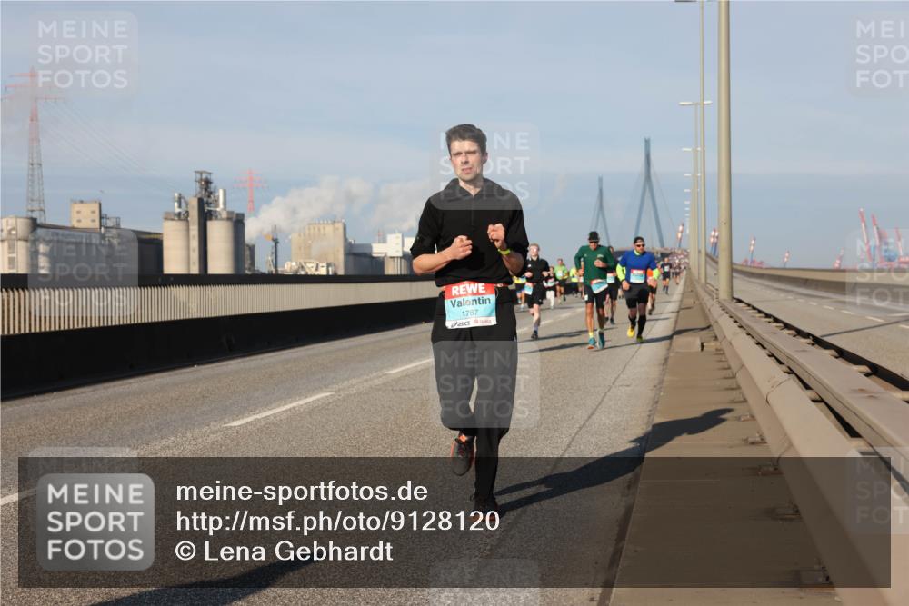 03.10.2025 - Köhlbrandbrückenlauf Lena Gebhardt http://msf.ph/oto/9128120 03.10.2025 09:48:01 Position 2 1767 meine-sportfotos.de
