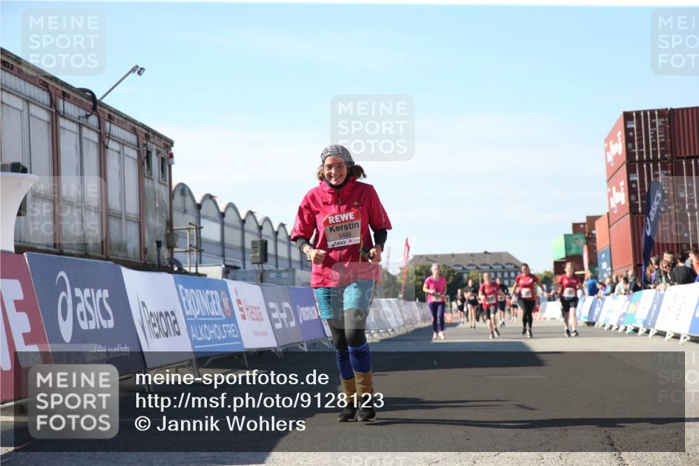 03.10.2025 - Köhlbrandbrückenlauf Jannik Wohlers http://msf.ph/oto/9128123 03.10.2025 13:38:01 Ziel 5188, 5343, 5409, 6515 meine-sportfotos.de