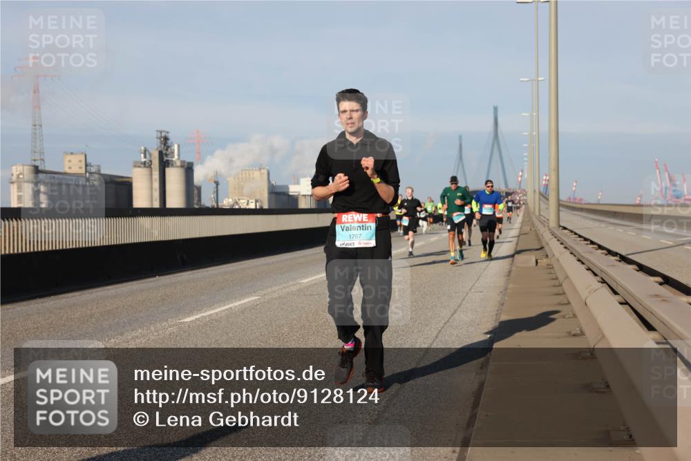 03.10.2025 - Köhlbrandbrückenlauf Lena Gebhardt http://msf.ph/oto/9128124 03.10.2025 09:48:01 Position 2 1767 meine-sportfotos.de