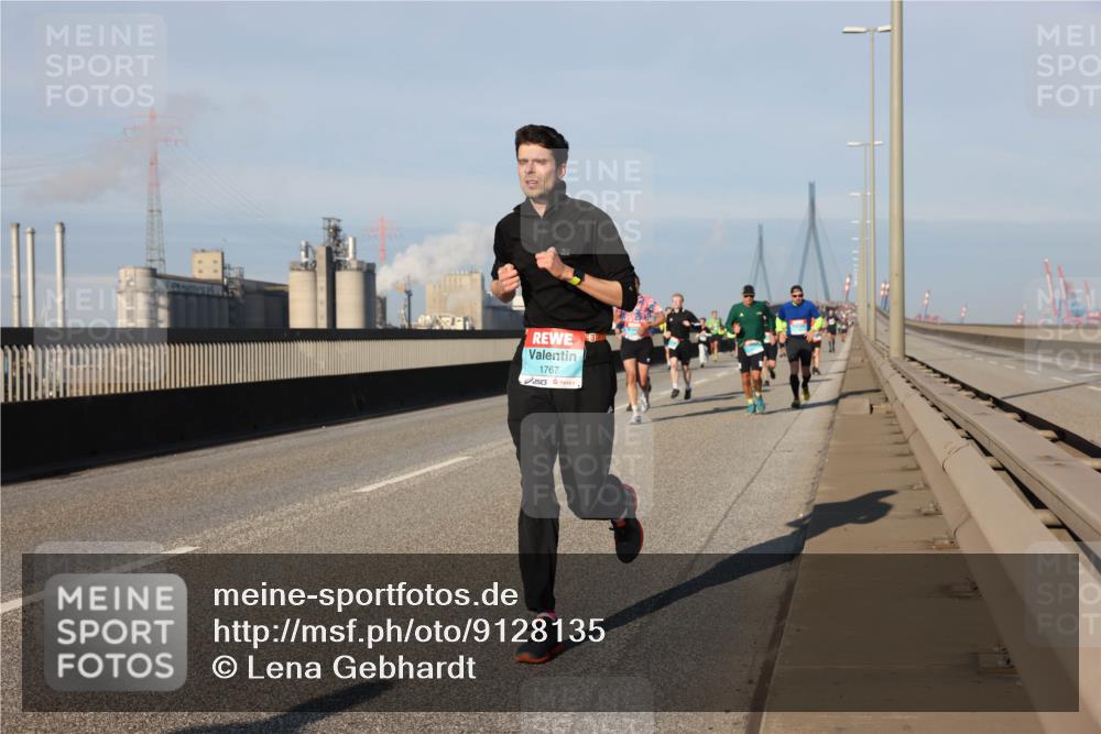 03.10.2025 - Köhlbrandbrückenlauf Lena Gebhardt http://msf.ph/oto/9128135 03.10.2025 09:48:02 Position 2 1767 meine-sportfotos.de