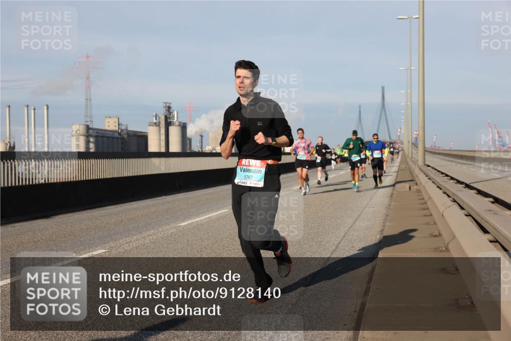 03.10.2025 - Köhlbrandbrückenlauf Lena Gebhardt http://msf.ph/oto/9128140 03.10.2025 09:48:02 Position 2 1767 meine-sportfotos.de