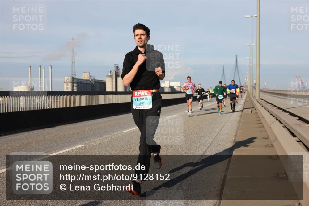 03.10.2025 - Köhlbrandbrückenlauf Lena Gebhardt http://msf.ph/oto/9128152 03.10.2025 09:48:02 Position 2 1767 meine-sportfotos.de