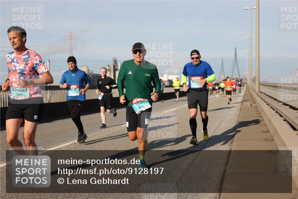 03.10.2025 - Köhlbrandbrückenlauf Lena Gebhardt http://msf.ph/oto/9128197 03.10.2025 09:48:06 Position 2 1370, 1039, 3812, 113 meine-sportfotos.de