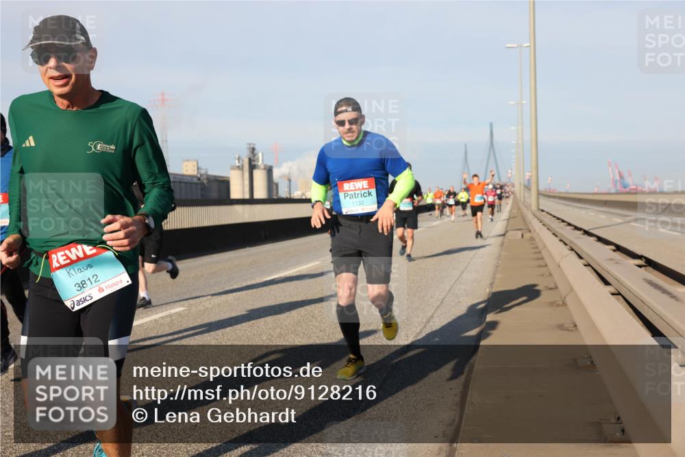 03.10.2025 - Köhlbrandbrückenlauf Lena Gebhardt http://msf.ph/oto/9128216 03.10.2025 09:48:07 Position 2 5, 3812, 1132 meine-sportfotos.de