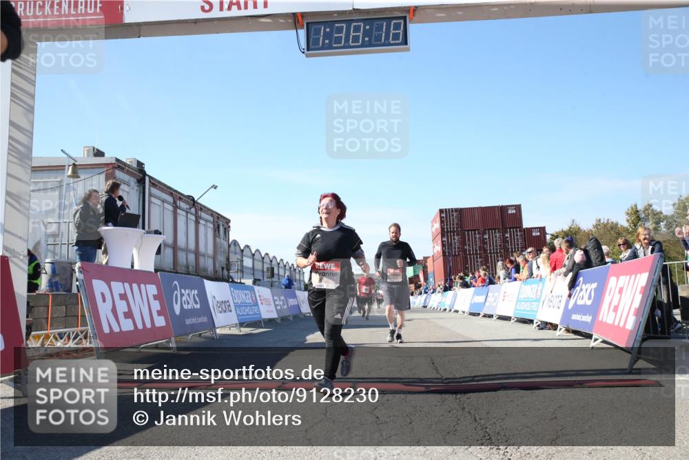 03.10.2025 - Köhlbrandbrückenlauf Jannik Wohlers http://msf.ph/oto/9128230 03.10.2025 13:38:18 Ziel 4435, 5139, 5335, 5509, 5632, 6581, 6582, 6583 meine-sportfotos.de