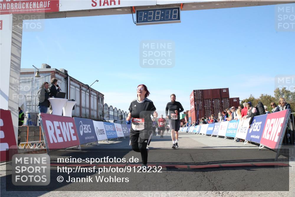 03.10.2025 - Köhlbrandbrückenlauf Jannik Wohlers http://msf.ph/oto/9128232 03.10.2025 13:38:18 Ziel 4435, 5139, 5335, 5509, 5632, 6581, 6582, 6583 meine-sportfotos.de