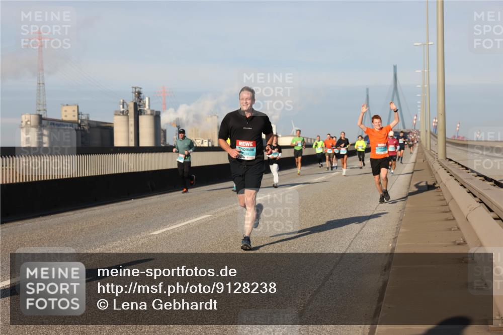 03.10.2025 - Köhlbrandbrückenlauf Lena Gebhardt http://msf.ph/oto/9128238 03.10.2025 09:48:08 Position 2  meine-sportfotos.de