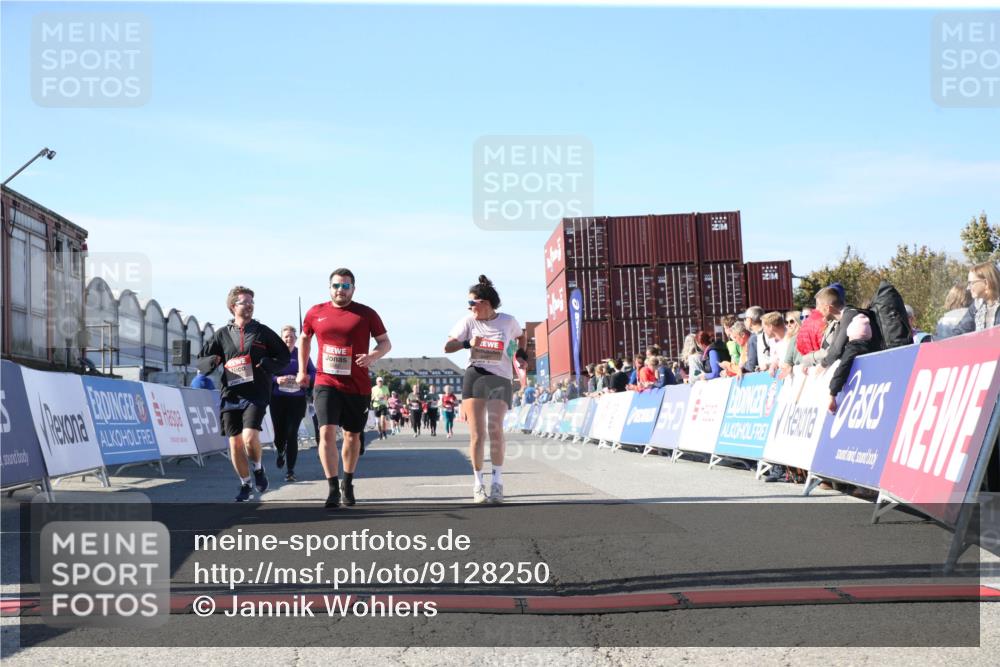 03.10.2025 - Köhlbrandbrückenlauf Jannik Wohlers http://msf.ph/oto/9128250 03.10.2025 13:38:22 Ziel 4435, 4697, 5139, 5335, 5439, 5509, 6581, 6582, 6583 meine-sportfotos.de