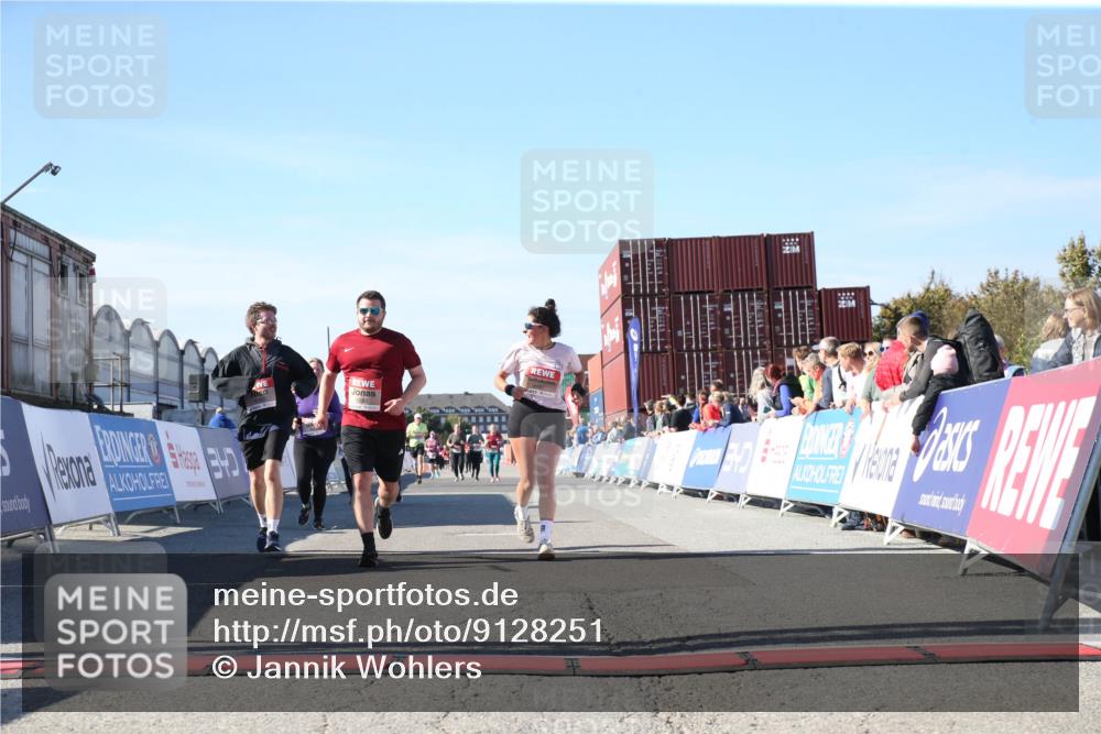 03.10.2025 - Köhlbrandbrückenlauf Jannik Wohlers http://msf.ph/oto/9128251 03.10.2025 13:38:22 Ziel 4435, 4697, 5139, 5335, 5439, 5509, 6581, 6582, 6583 meine-sportfotos.de