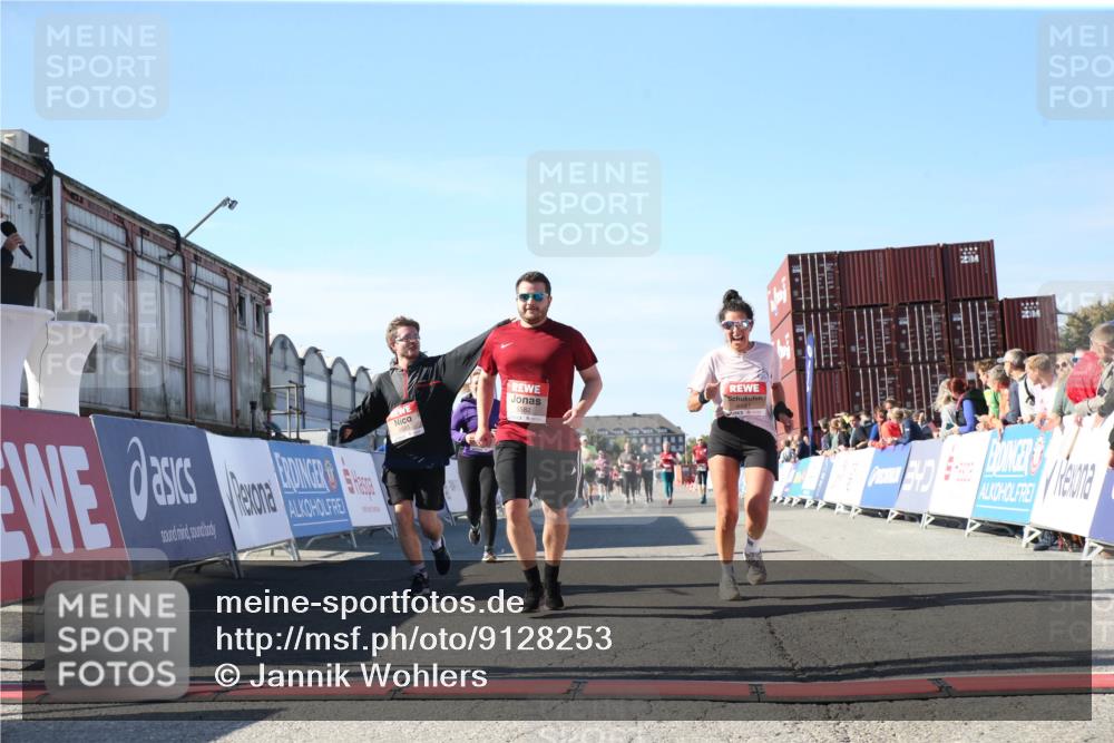 03.10.2025 - Köhlbrandbrückenlauf Jannik Wohlers http://msf.ph/oto/9128253 03.10.2025 13:38:23 Ziel 4435, 4697, 5139, 5335, 5439, 5509, 6581, 6582, 6583 meine-sportfotos.de