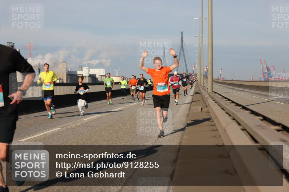 03.10.2025 - Köhlbrandbrückenlauf Lena Gebhardt http://msf.ph/oto/9128255 03.10.2025 09:48:10 Position 2  meine-sportfotos.de